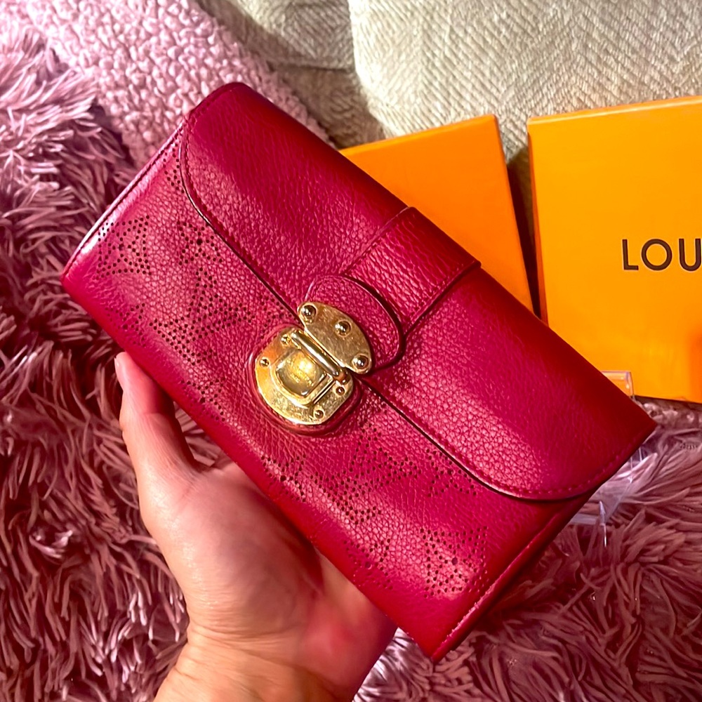 Louis Vuitton Fushcia Barbie pink Amelia wallet w gold tone hardware Excellent